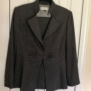 Tarhari Arthur S. Levine Dark Gray Striated 2 Piece Suit Size 14